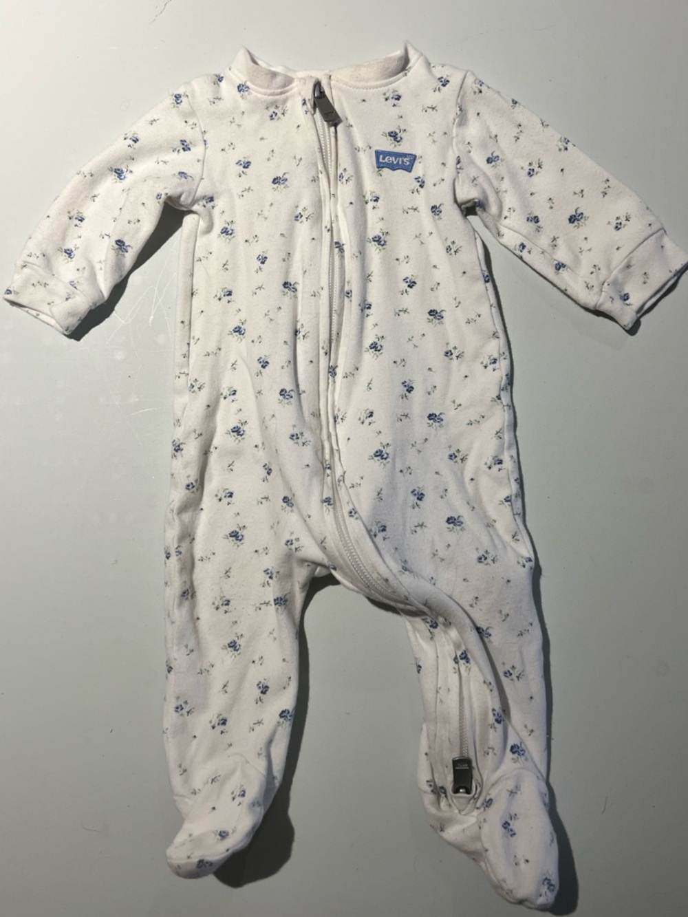 3-6m Levi's White Footed Baby Girl One-Piece Sleeper with Blue Floral Print